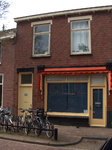 819912 Gezicht op de voorgevel van het pand Nieuwe Koekoekstraat 42 (Brood- en Banketbakkerij Brandsma) te Utrecht.N.B. ...